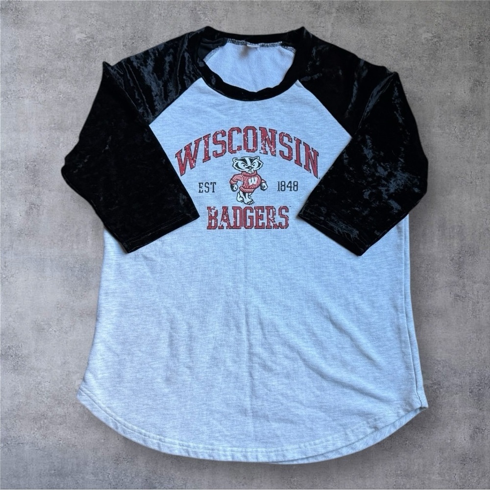 Woman’s WI Badgers 3/4 Sleeve Sweatshirt W/Velour Sleeves - NWOT